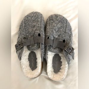 American Eagle size 8 women’s slides
